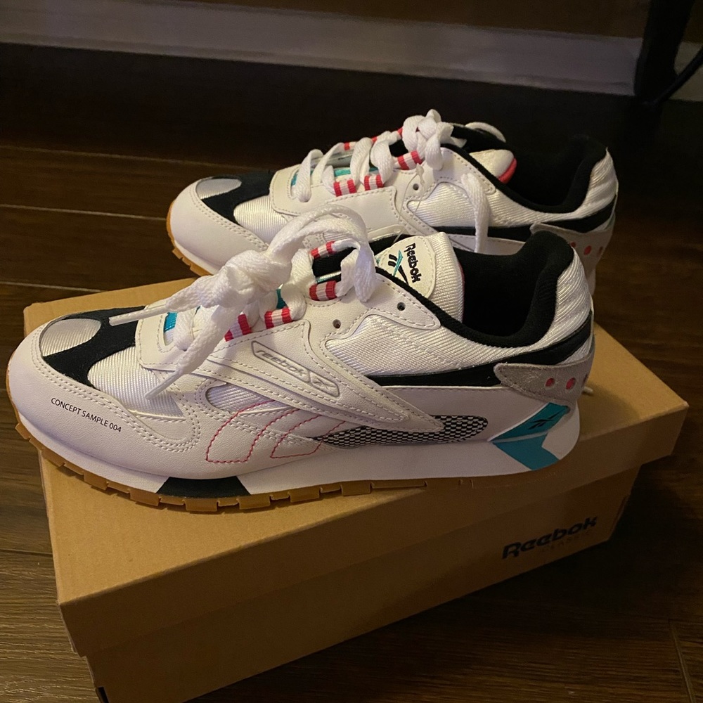 Brand new Reebok tennis shoes